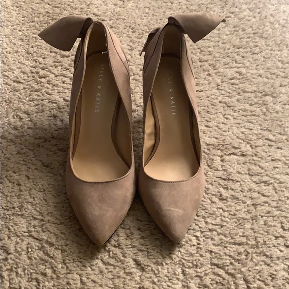 Kelly and Katie tan suede heels with bows on back. - Picture 3 of 5